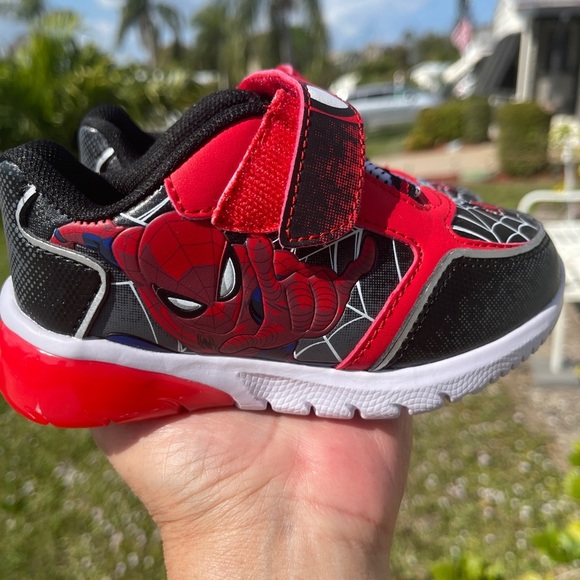 Marvel Red and Black Sneakers with Velcro Closure Kids size 8 - Picture 5 of 13